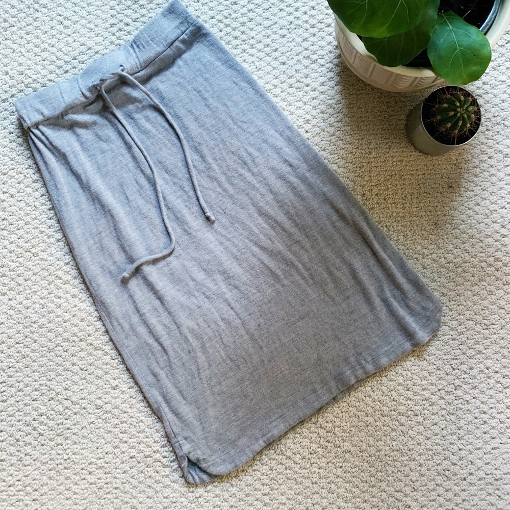 Grey stretchy boutique midi skirt